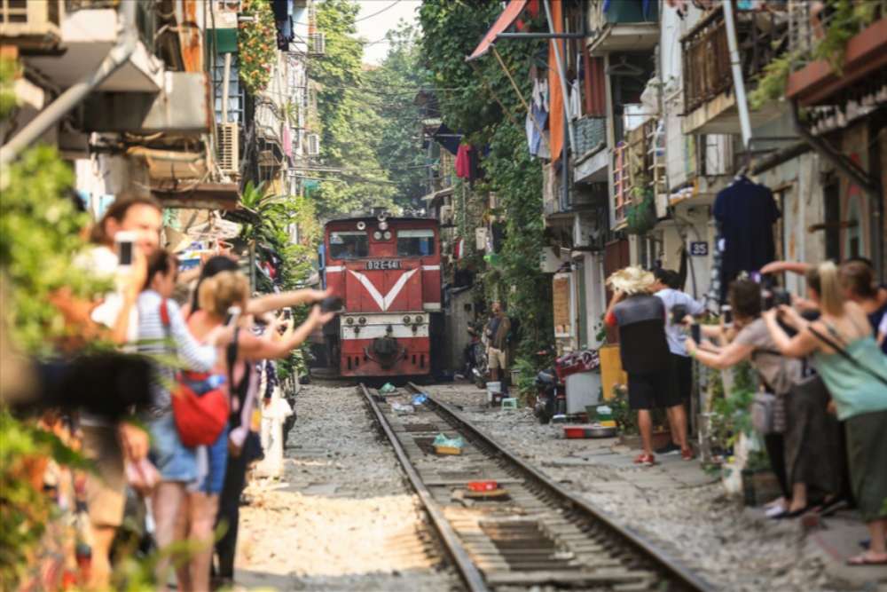 Train street à Hanoi, capitale du Vietnam